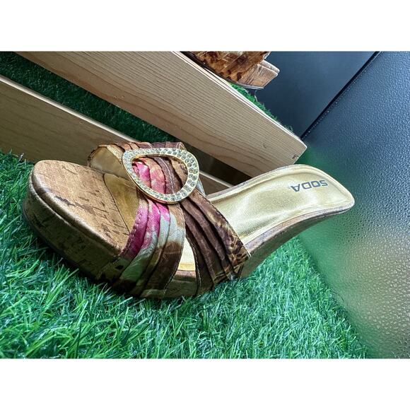 SODA Wedge Heels- Gold/Cork/Floral-Size 10W - Picture 2 of 10